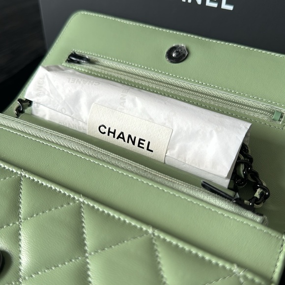 CHANEL CAVIAR QUILTED WALLET ON CHAIN (WOC) - Picture 4 of 7